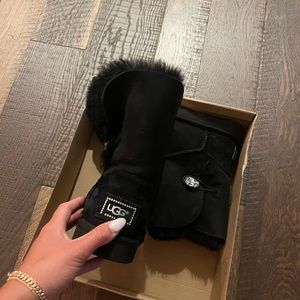 UGGS